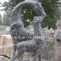 青石動物雕塑，親嘴鹿石雕