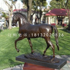 走路的馬銅雕，公園動物銅雕