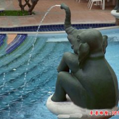 小區銅雕噴水大象