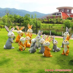 公園玻璃鋼卡通小兔子雕塑