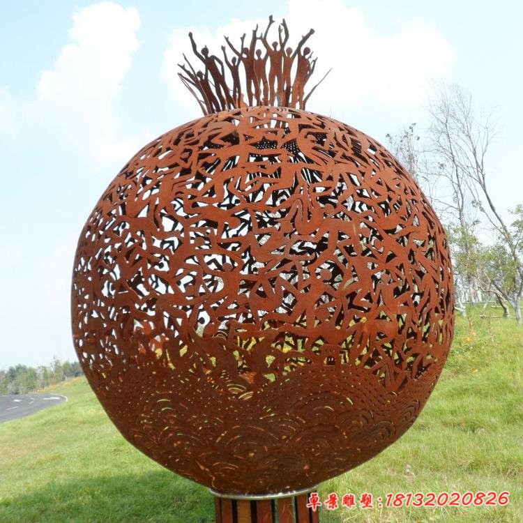 不銹鋼石榴鏤空球雕塑
